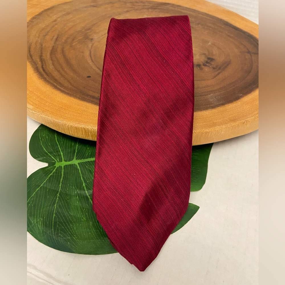 Brooks Brothers Irregular Red Tie